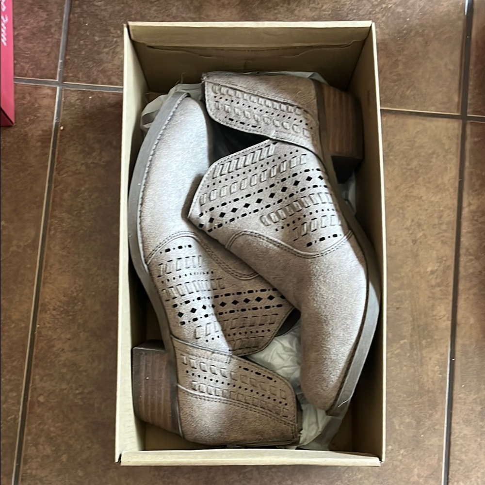 Women's Tan Ankle Boots